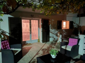 Studio avec terrasse au calme